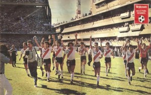 futbol river pelota naranja