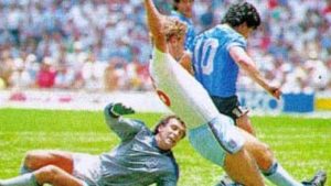 maradona a los ingleses03