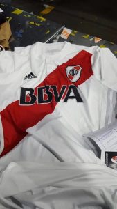 camiseta river02